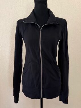 Lululemon Define Jacket Black Funnel Neck Slim Fit Thumbholes Luon size 4